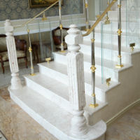 Изготовление лестницы из мрамора